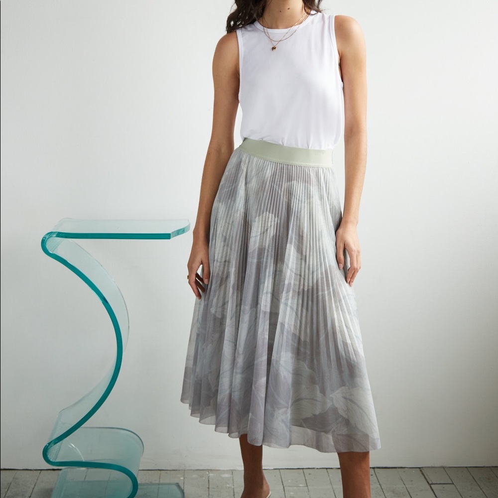 Aritzia Wilfred Twirl Skirt LIMITED Edition - Silver Sage/Lt Birch